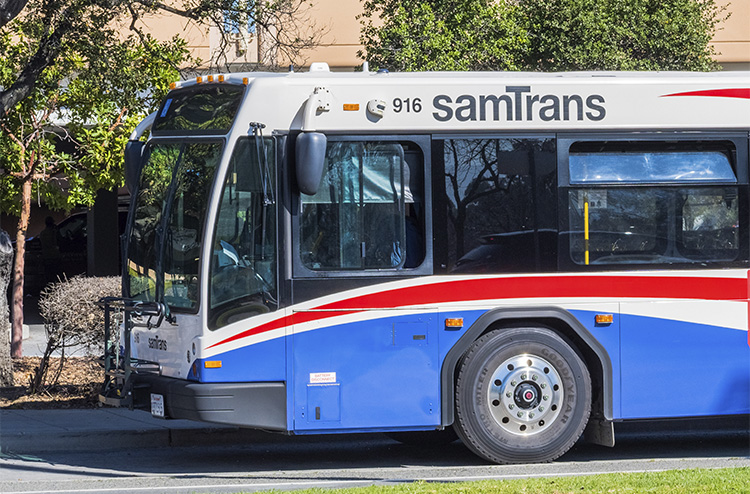 Imagen de un bus SamTrans en San Francisco