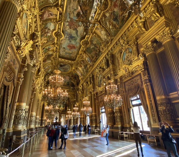 Imagen del interior de la Ópera Garnier de París