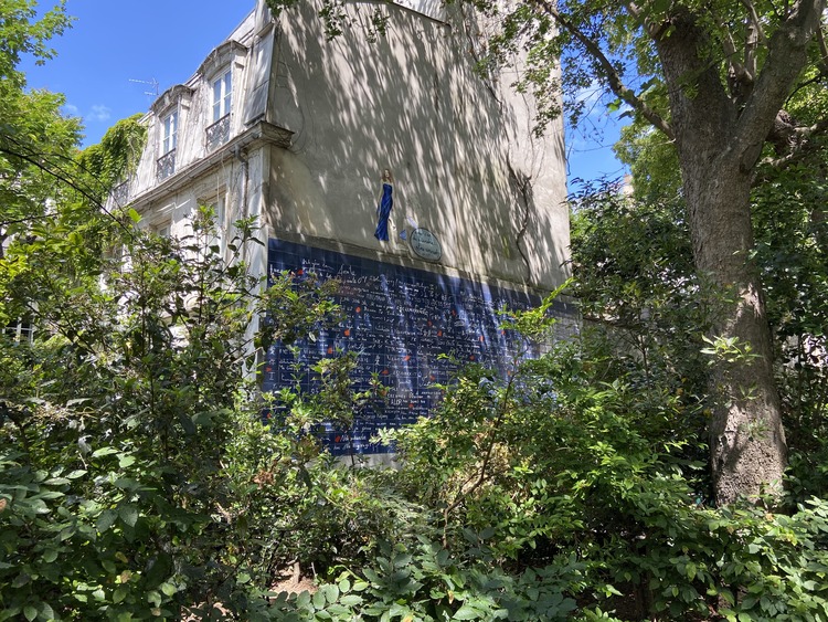 El muro de los te quiero de Montmartre en París