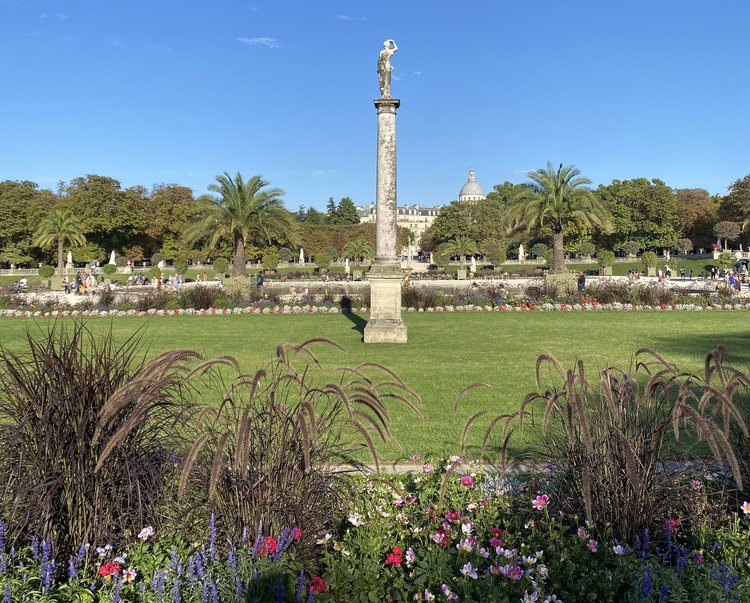 panorámica del jardin de luxemburgo en parís