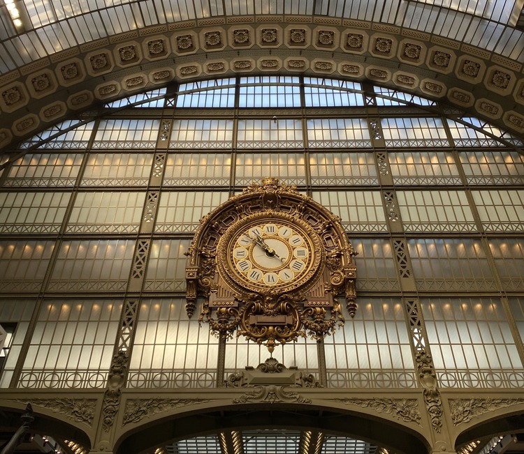 que ver cerca de saint germain: reloj en la estación donde está el Museo de Orsay