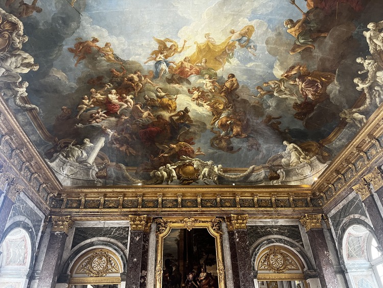 El Palacio de Versalles de París visto desde el interior. Un imprescindible de vuestro viaje a la ciudad. 