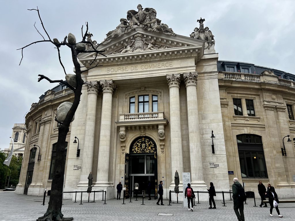 Bolsa de comercio en el centro de parís