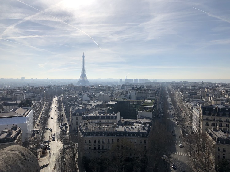 vistas a la torre eiffel desde el arco del triunfo