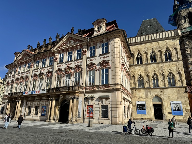 Palacio de Kinsky y Casa de la Campana de Piedra de Praga