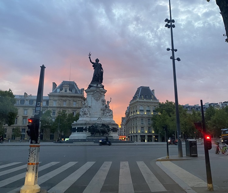 place de la République en París